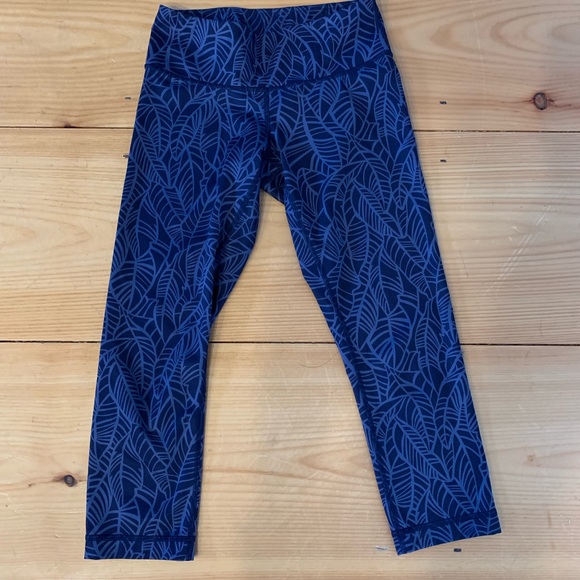 lululemon athletica Pants - Lululemon Crop Leggings